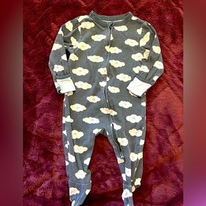 OLD NAVY SLEEPER CLOUDS UNISEX EUC 6-9 MONTHS